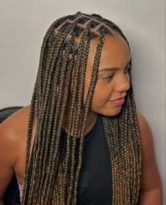 Knotless Braids photo source therighthairstyles via @afrospacbr