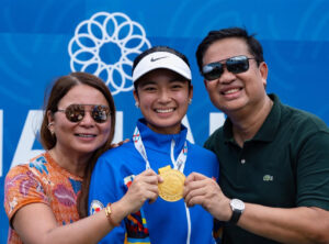 Alexandra Eala and parents photo source: instagram