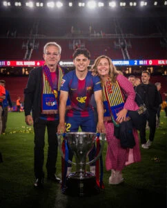 Xavi Espart and his parents photo credit: @xaviespart via instagram